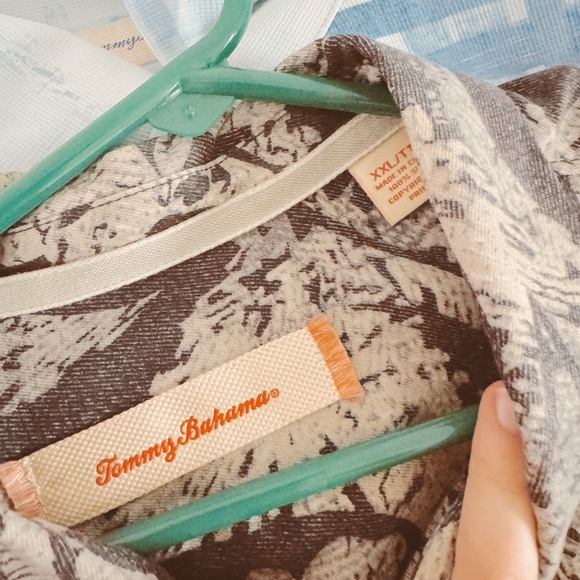Tommy Bahama, Vintage Gray and Cream Patterned Shirt - Picture 3 of 3